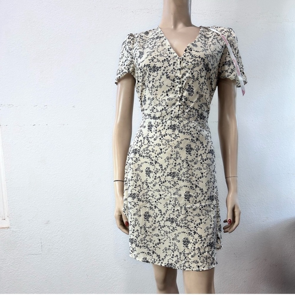 MISSGUIDED floral short sleeve dress